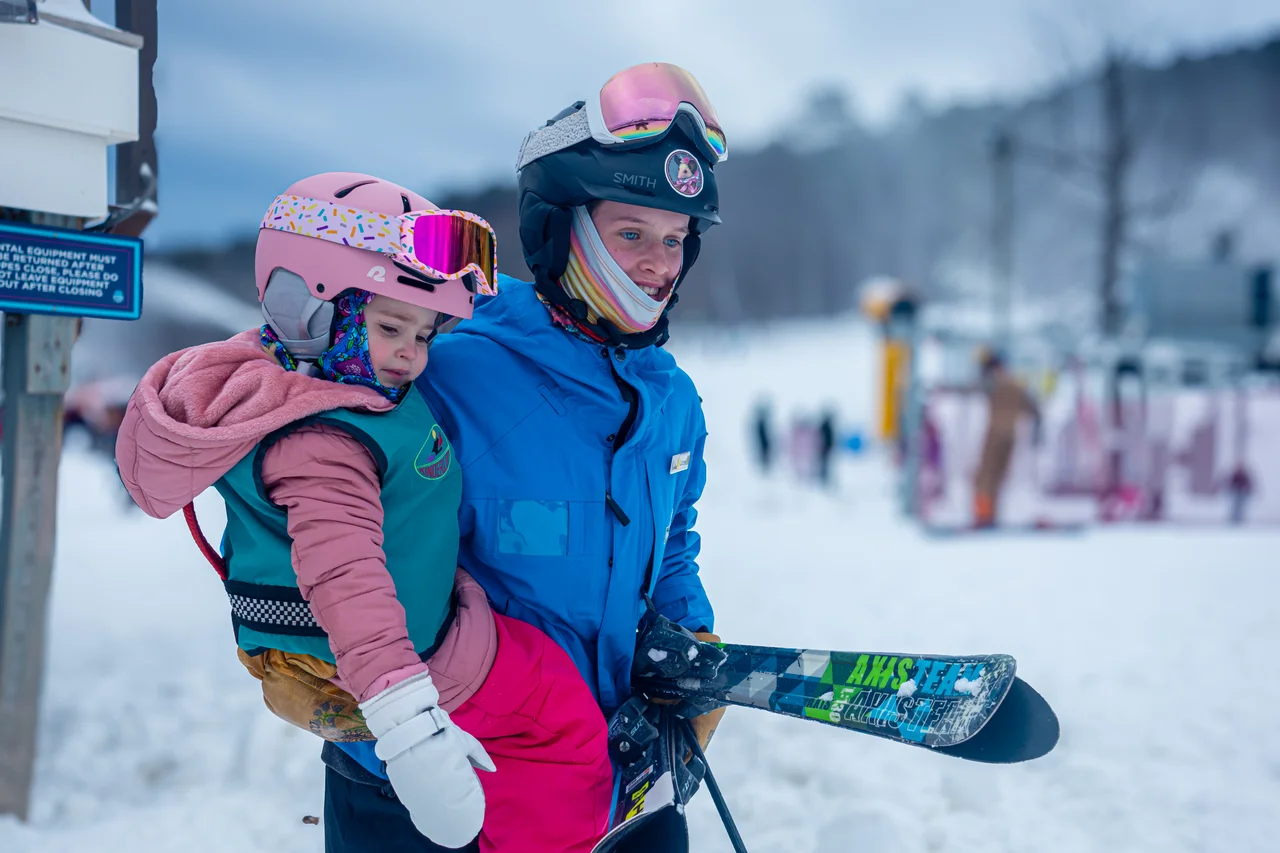 Massanutten ski area lessons ski instructor helping child 04