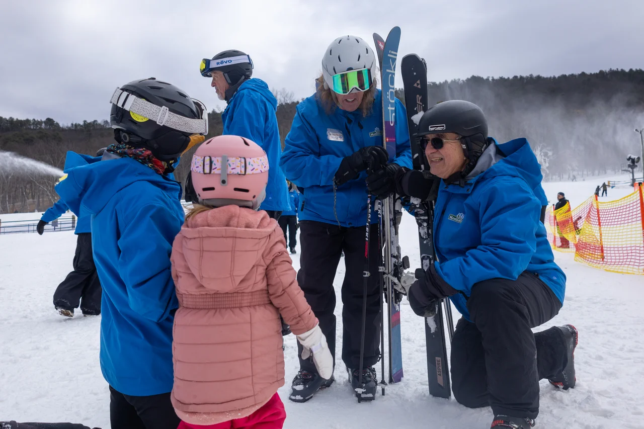Massanutten ski area lessons ski instructor teaching child 03