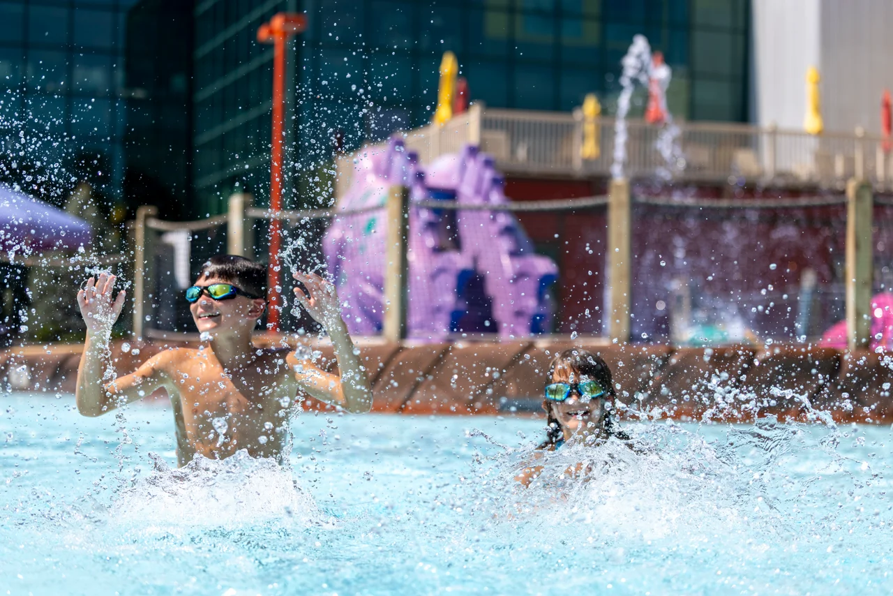 Massanutten outdoor waterpark splash a nutten children playing water fountains