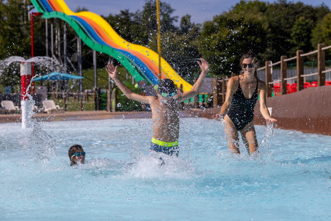 Massanutten outdoor waterpark white caps family playing in waves