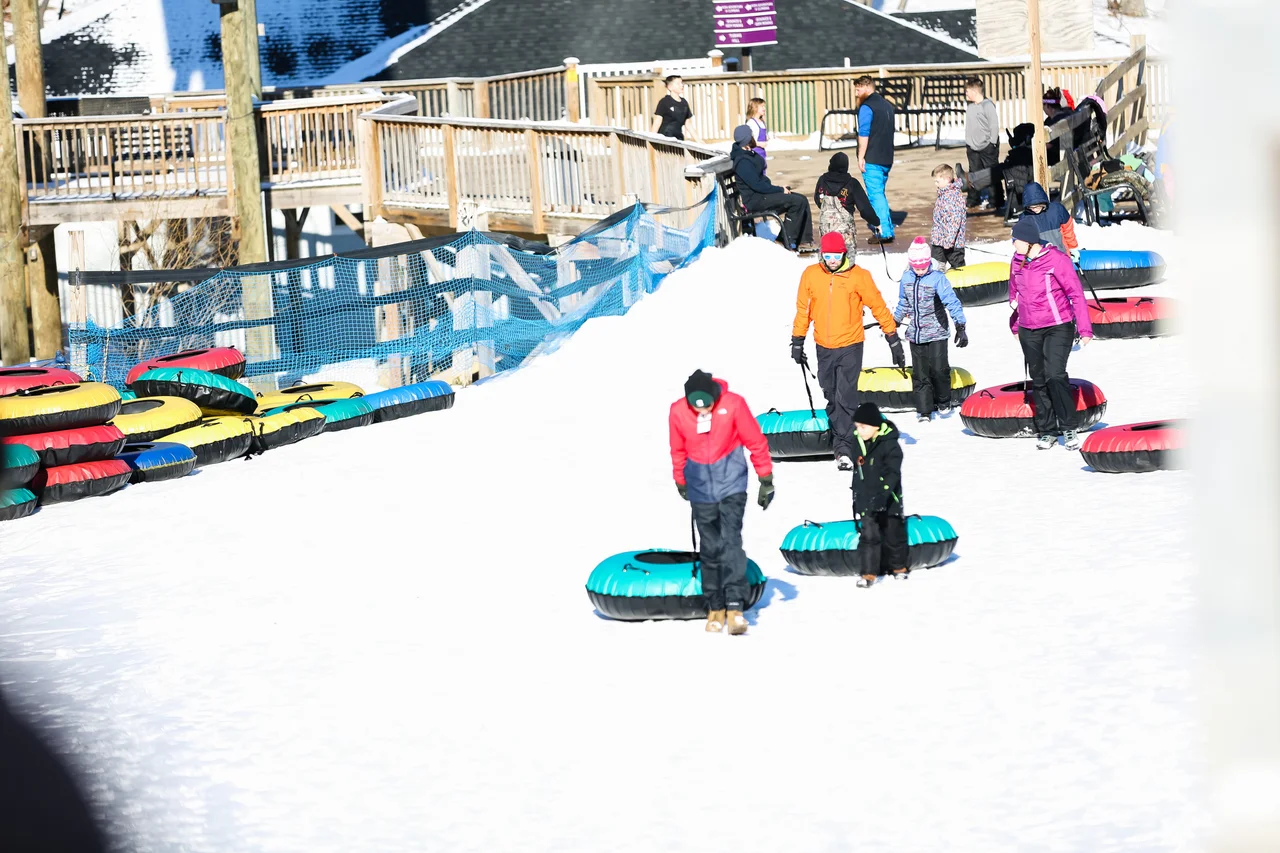 Massanutten snow tubing day guests carrying tubes
