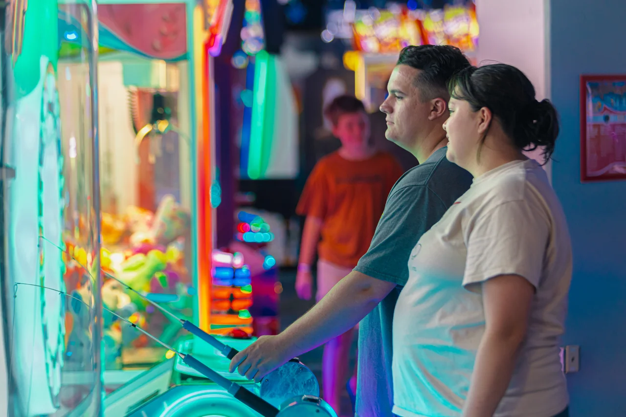 Massanutten waterpark arcade family playing prize game