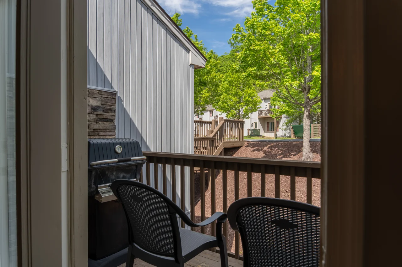 Massanutten eagle trace 327 side b balcony grill