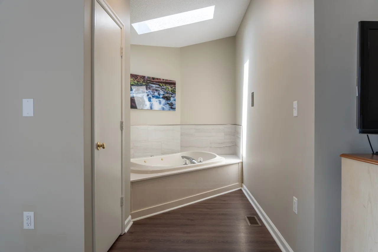 Massanutten eagle trace 327 side b bathroom jetted tub