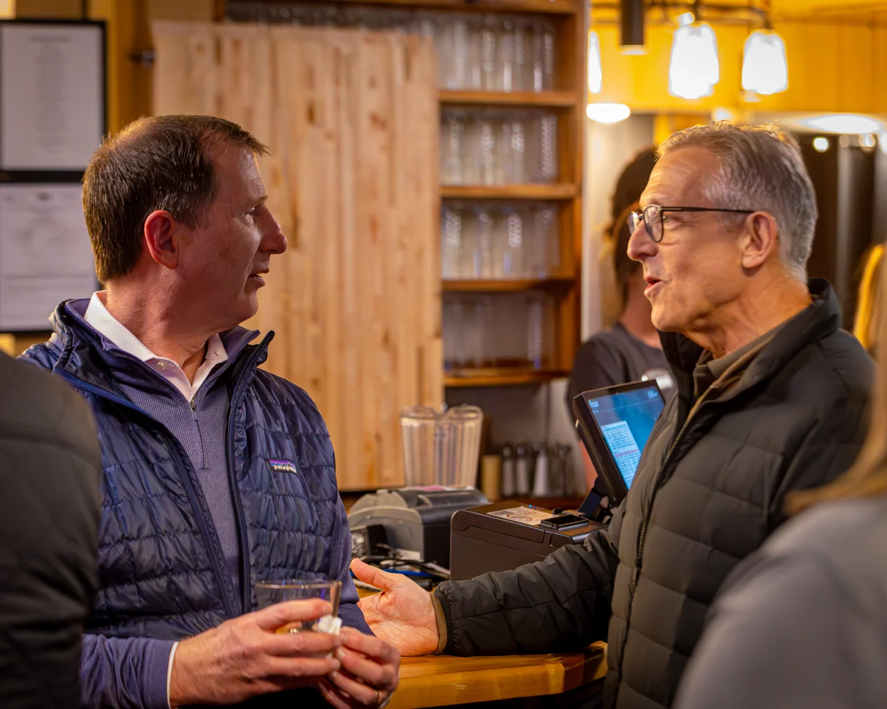 Massanutten elevations lounge guests talking with drinks