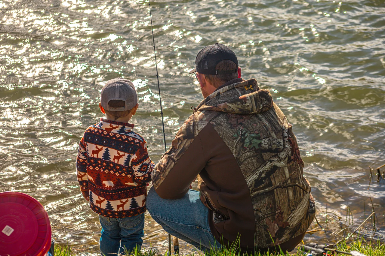 Massanutten fishing father and child by pond