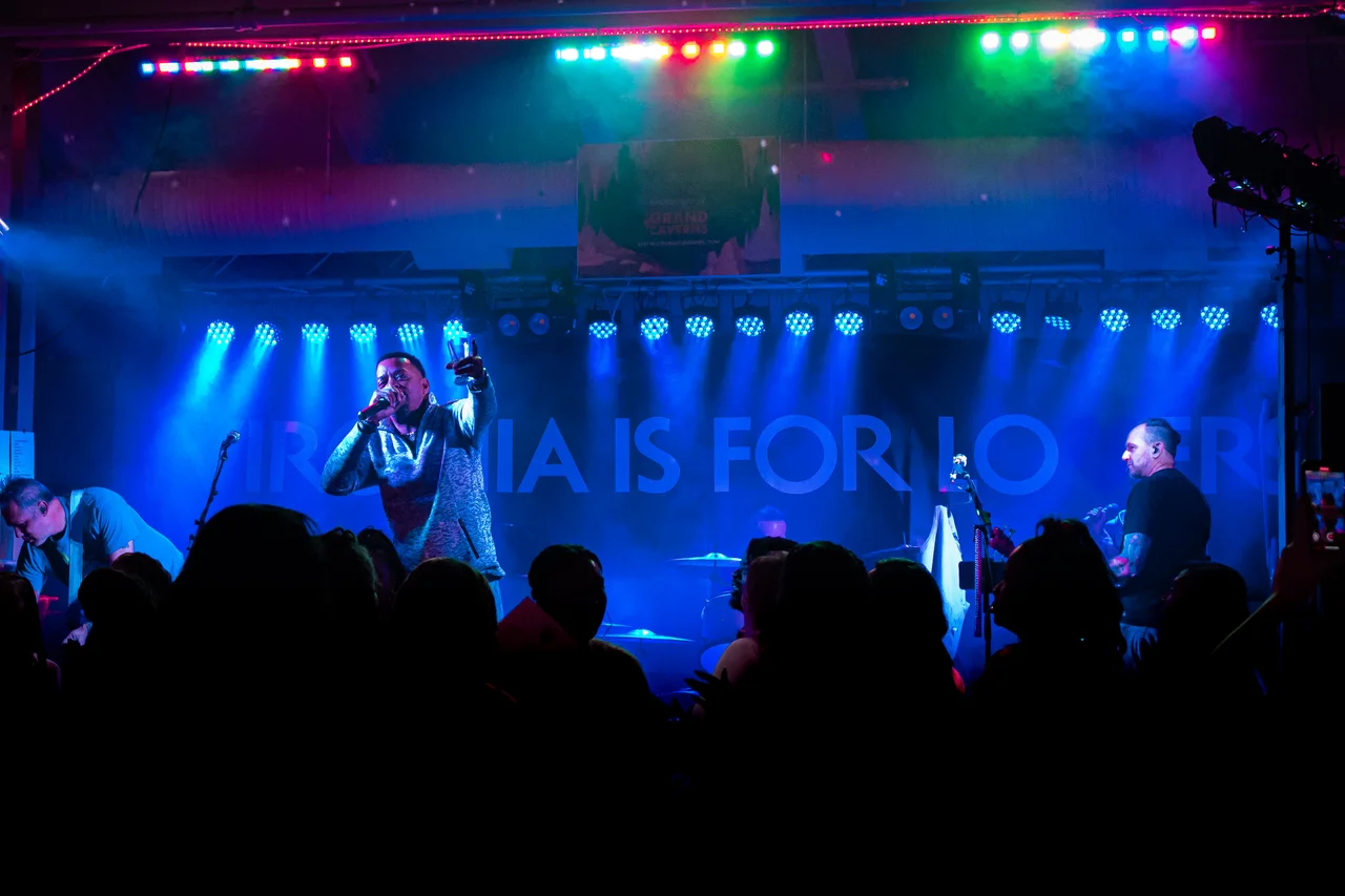 Massanutten heart soul winterfest live concert crowd