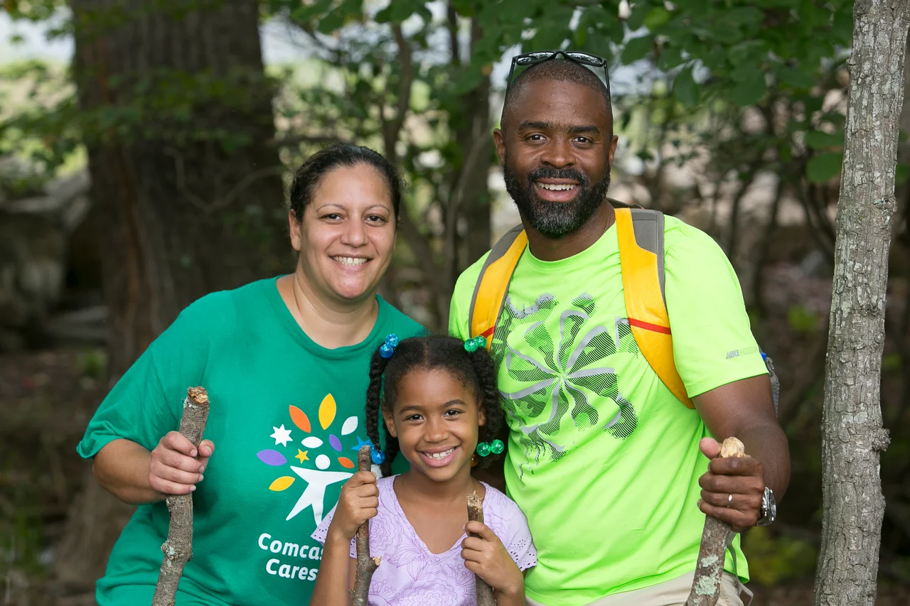 Massanutten hiking family in forest