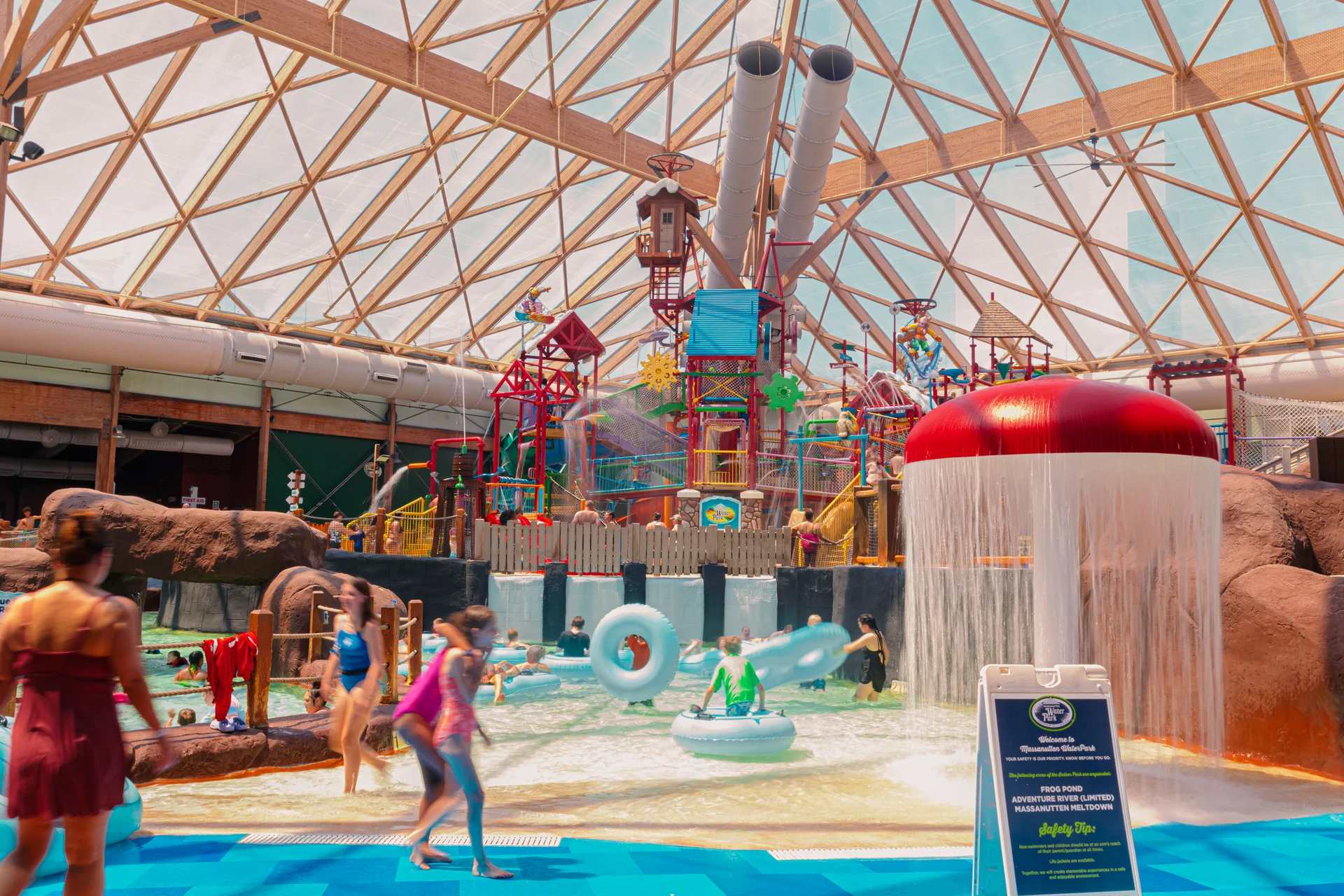 Massanutten indoor waterpark attractions and pool 03