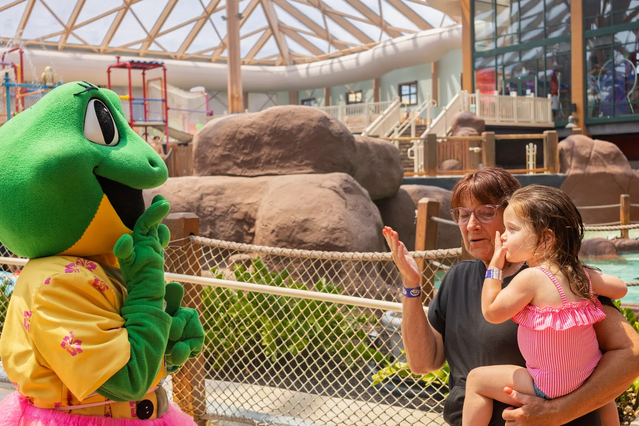 Massanutten indoor waterpark mascot with child 06