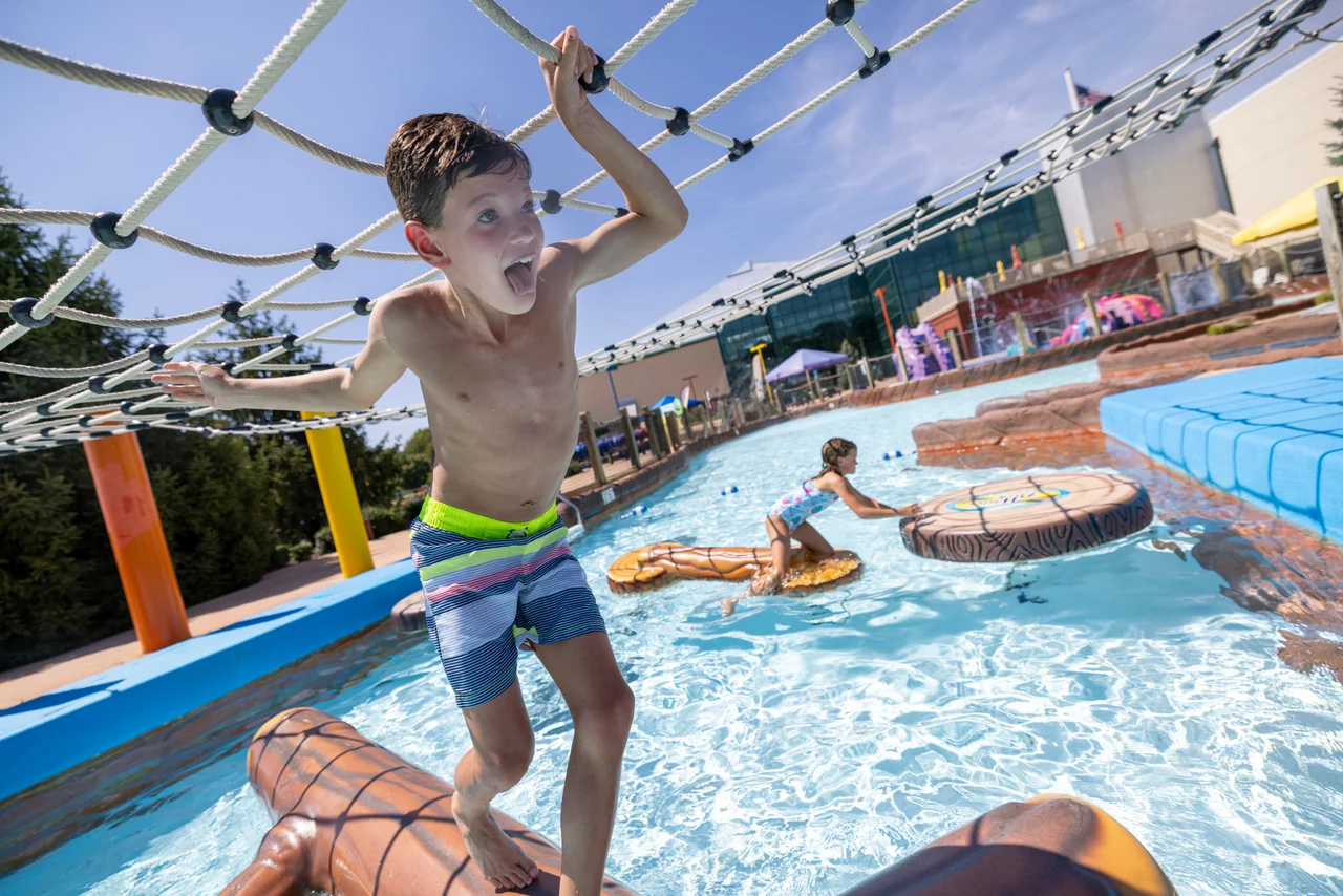 Massanutten outdoor waterpark splash a nutten boy floating log rope net closeup