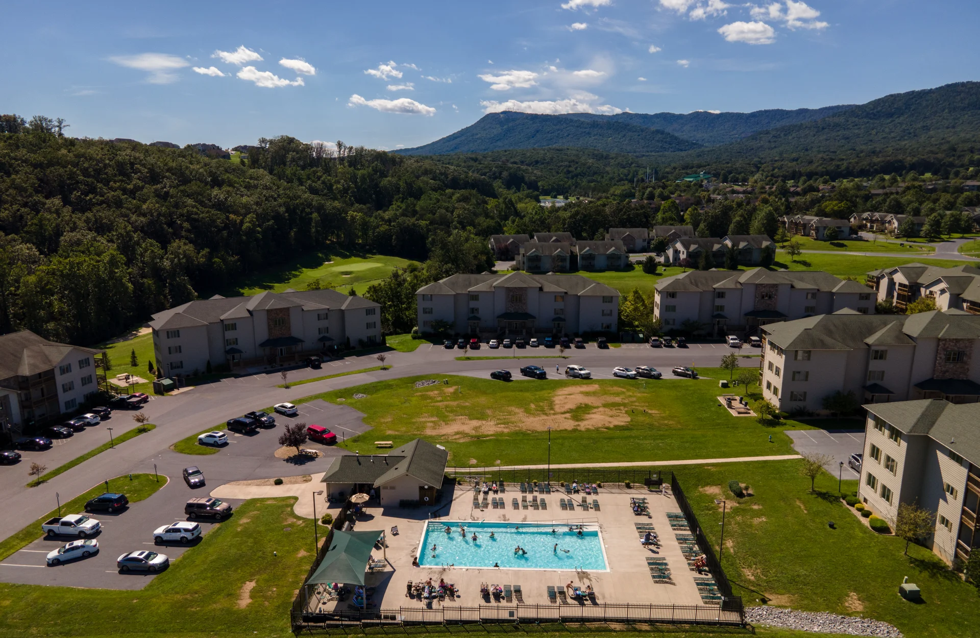 Massanutten pools parks woodstone meadow pool woodstone meadows pool massanutten mountain view 02