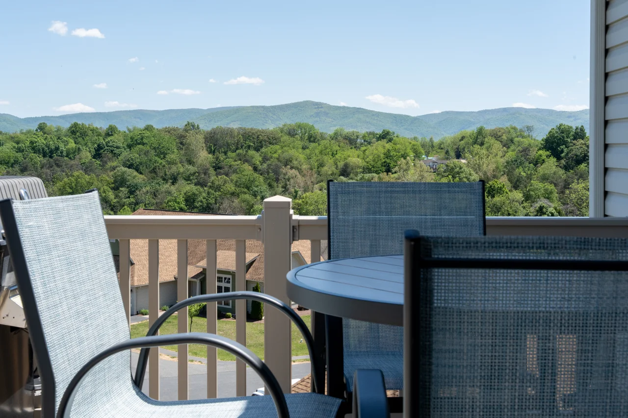 Massanutten regal vista 1296 balcony table mountain view