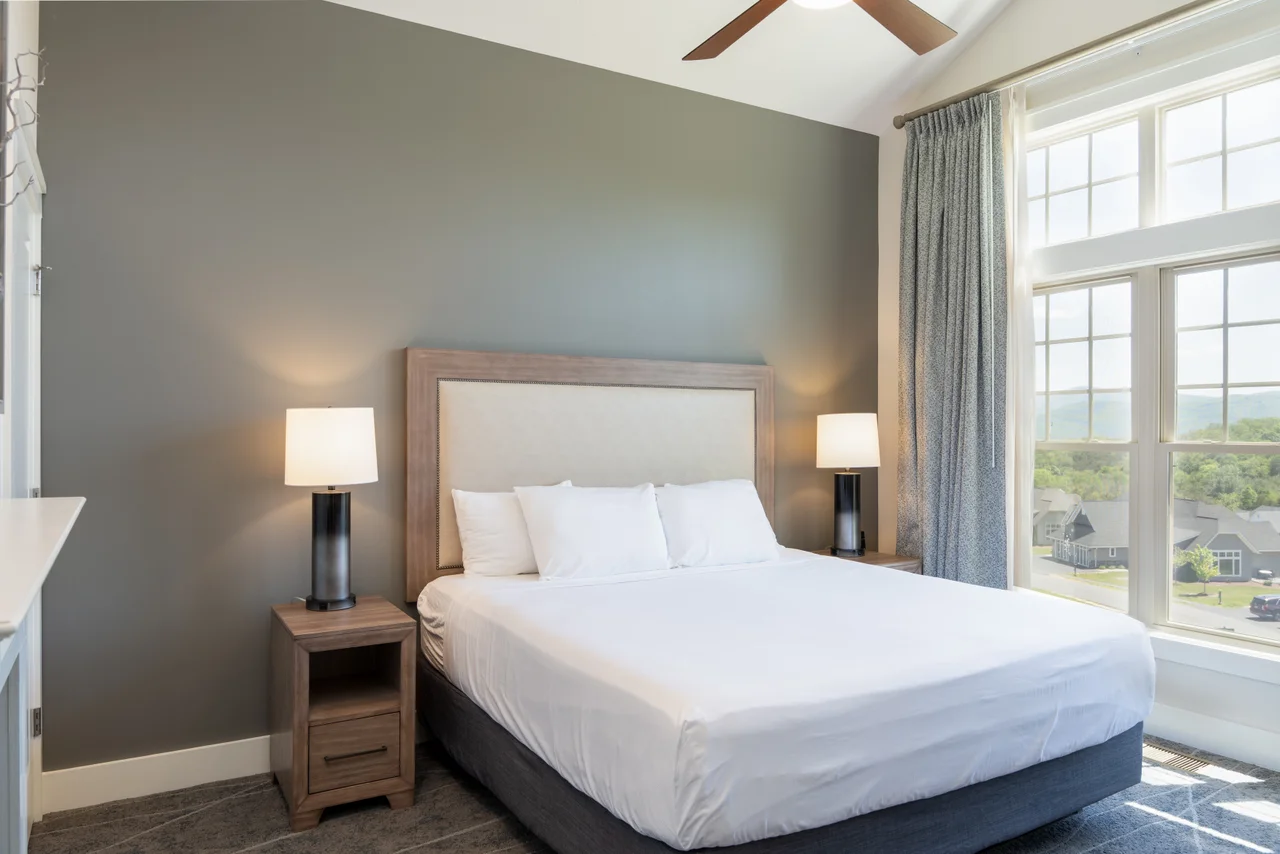 Massanutten regal vista 1296 king bedroom mountain view
