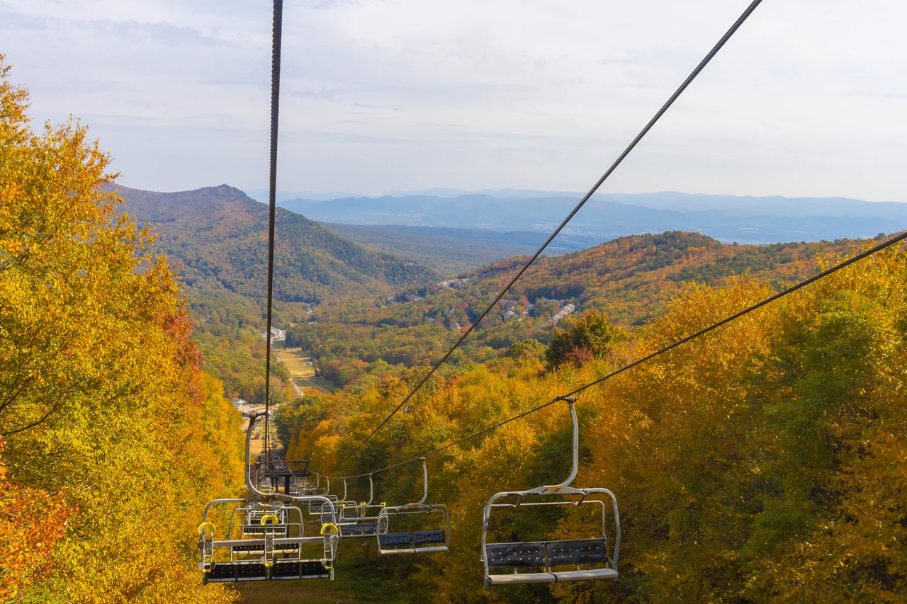 Massanutten scenic chairlift fall fall chairlift line aerial 03