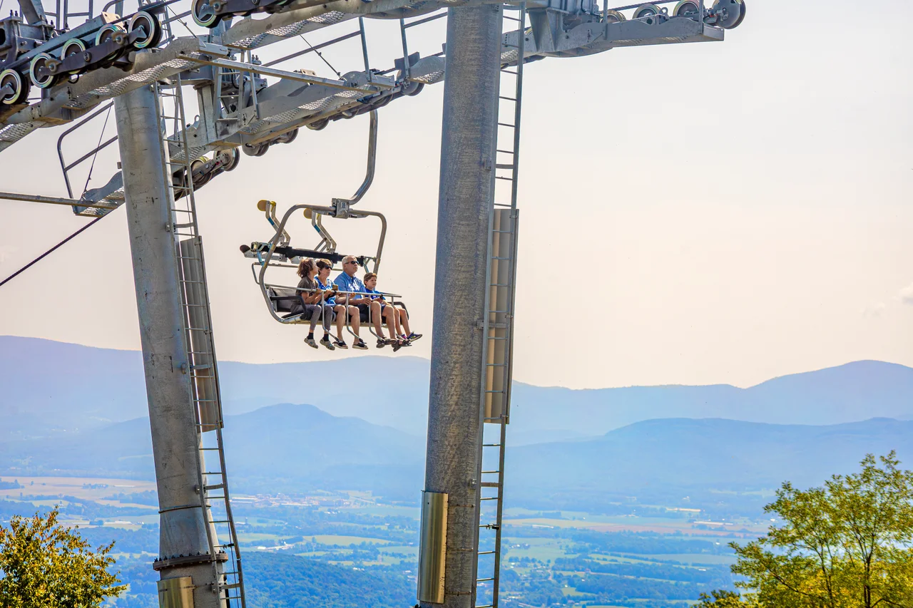 Massanutten scenic chairlift spring summer chairlift ride valley view 07