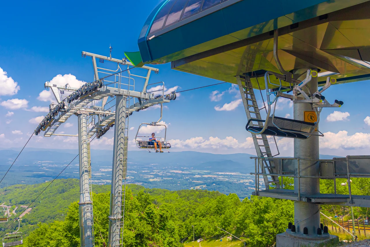 Massanutten scenic chairlift spring summer chairlift terminal scenic view 05