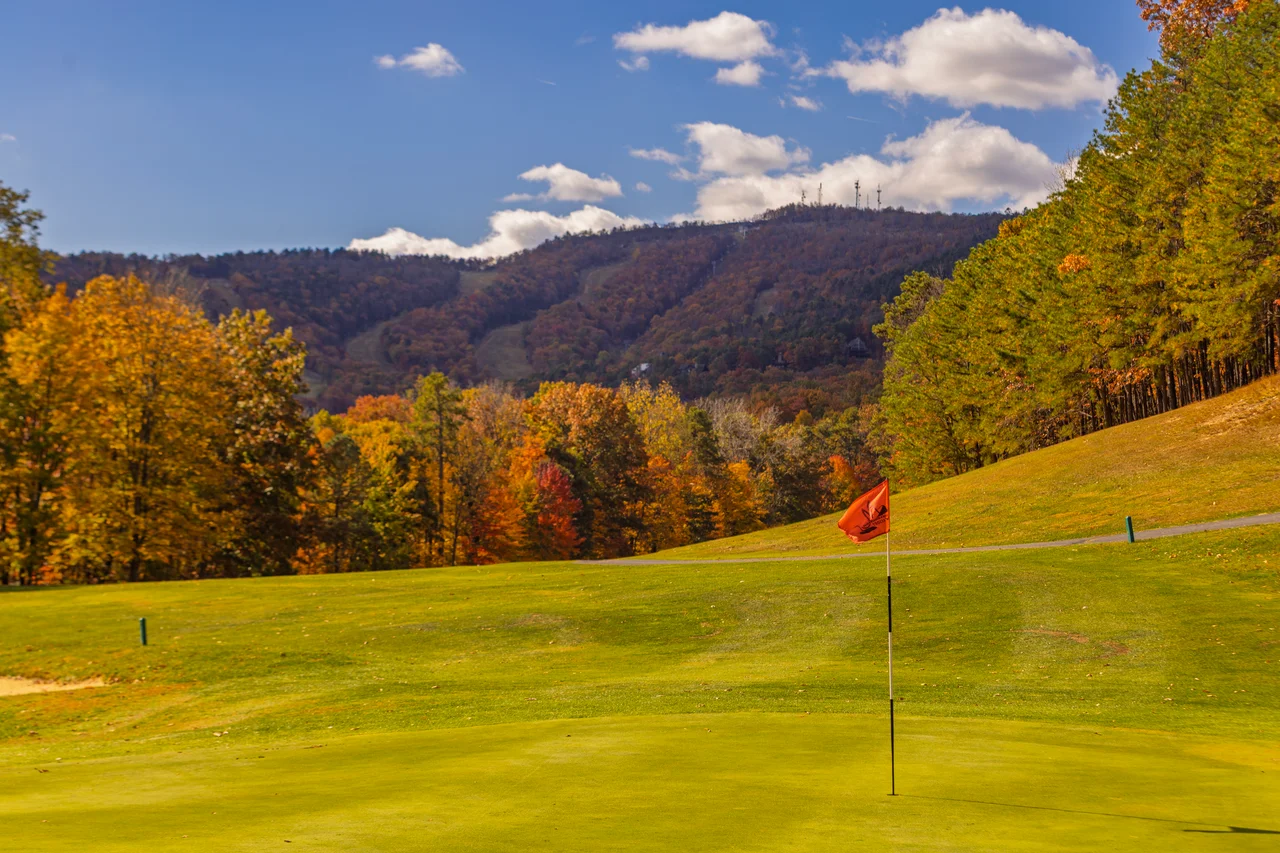 Massanutten scenic fall autumn golf course and mountains 14