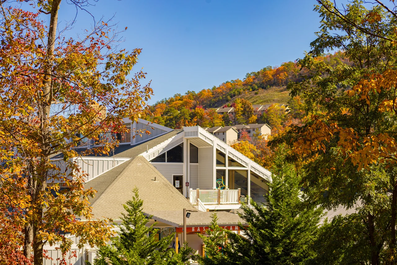 Massanutten scenic fall autumn lodging exterior 28