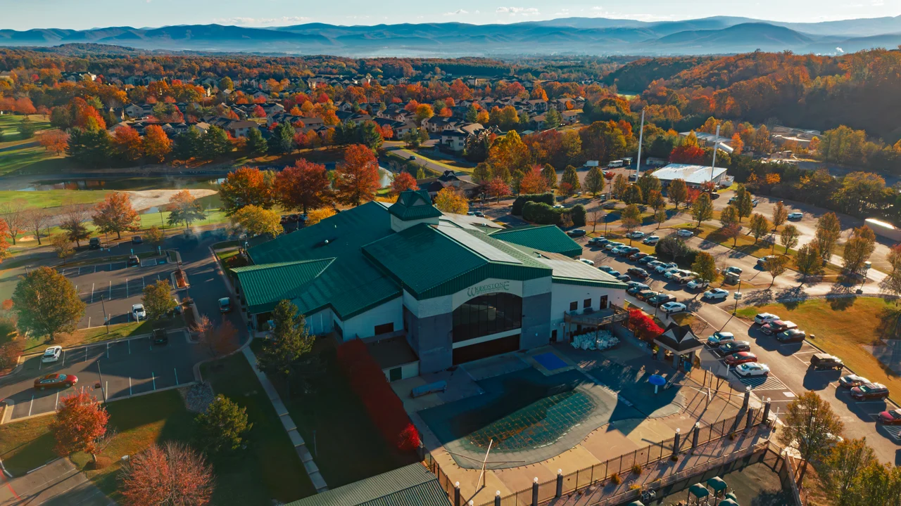 Massanutten scenic fall indoor waterpark aerial 05