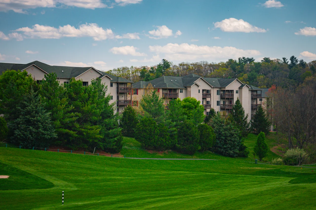 Massanutten scenic spring summer resort lodging and golf green spring 11