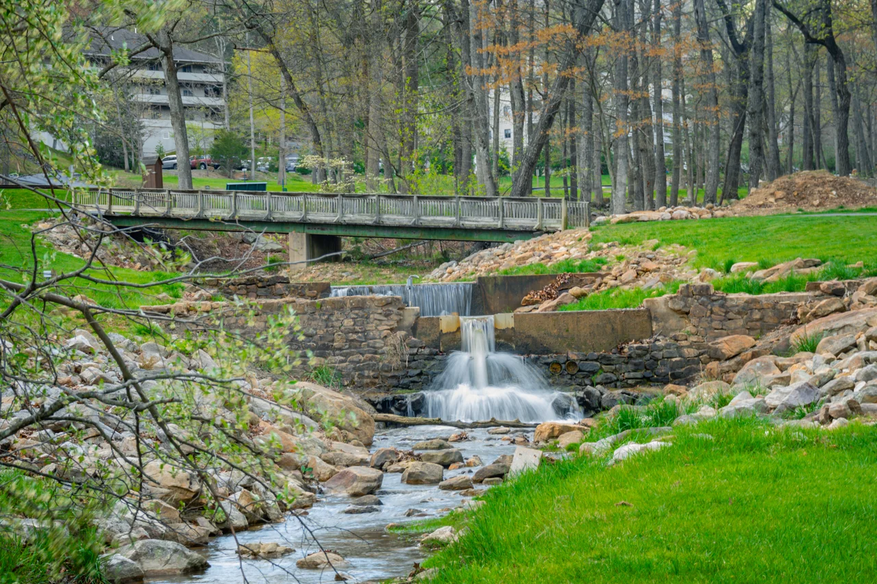 Massanutten scenic spring summer spring creek waterfall 02