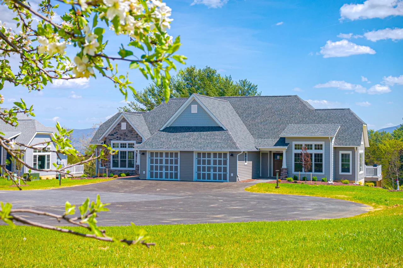 Massanutten scenic spring summer spring resort building and lawn 05