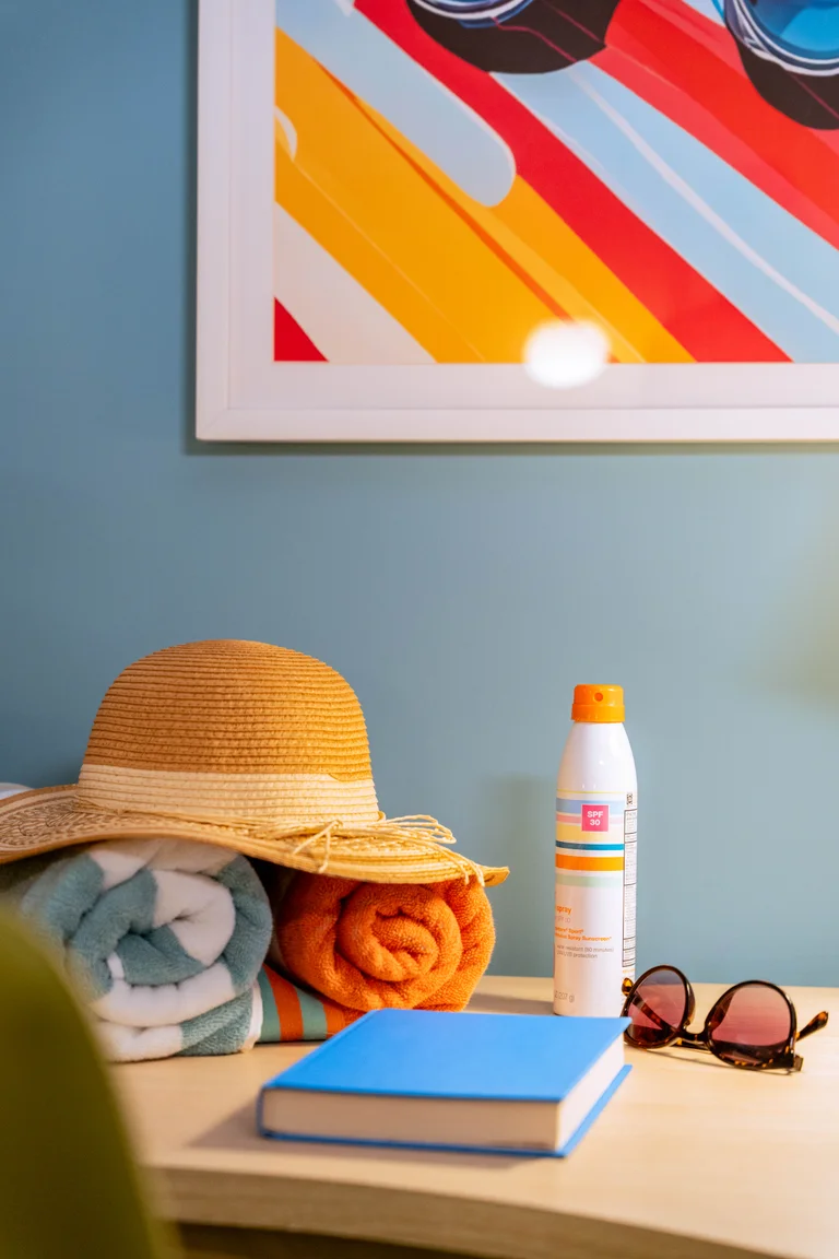Massanutten shenandoah h2o desk waterpark hat towels sunglasses 003