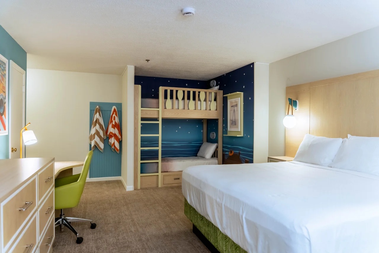 Massanutten shenandoah h2o waterpark themed bedroom king bed bunk bed 060