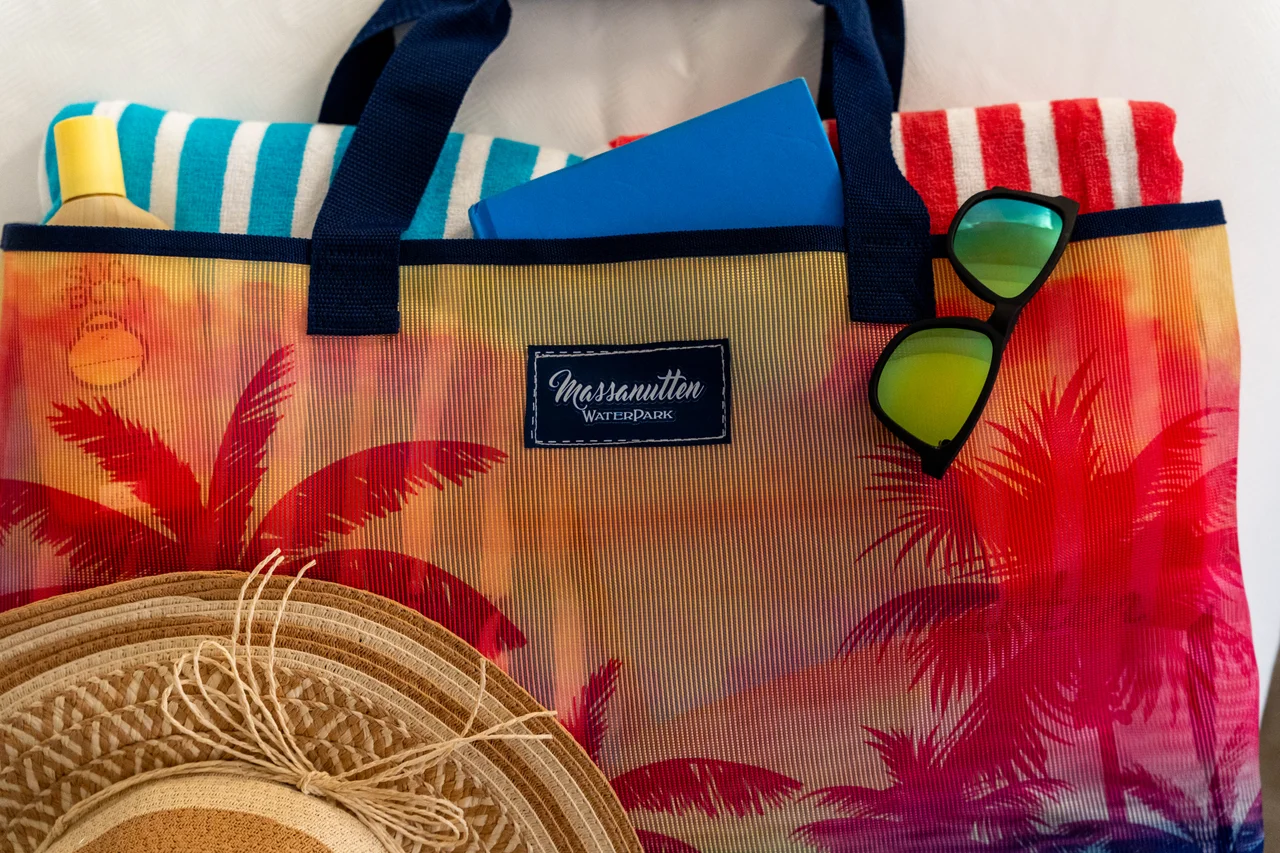 Massanutten shenandoah h2o waterpark tote hat sunglasses towels 094