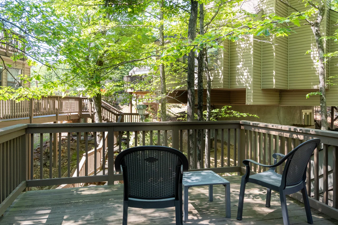 Massanutten shenandoah villas 9a villa wooded balcony chairs 18