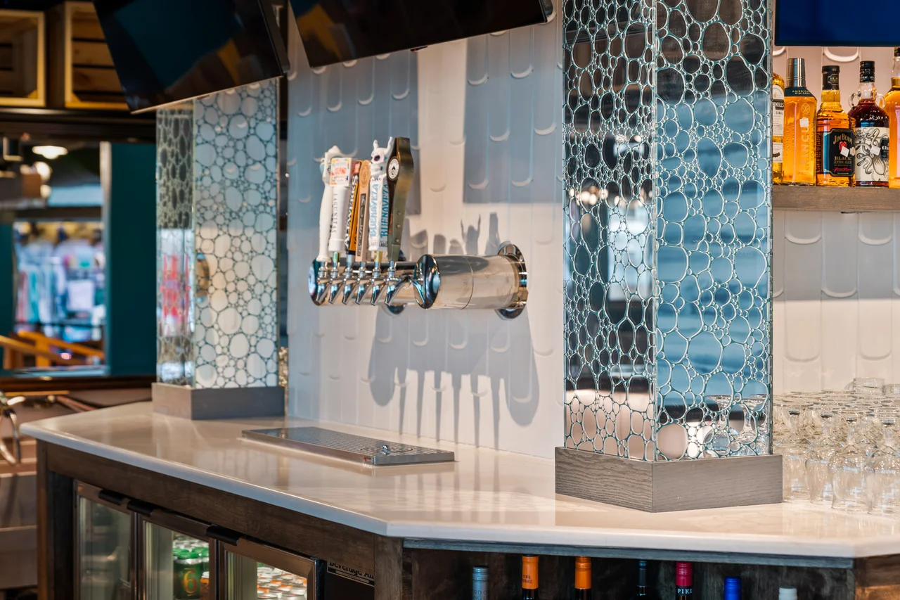 Massanutten splashs bar grill bar taps and counter