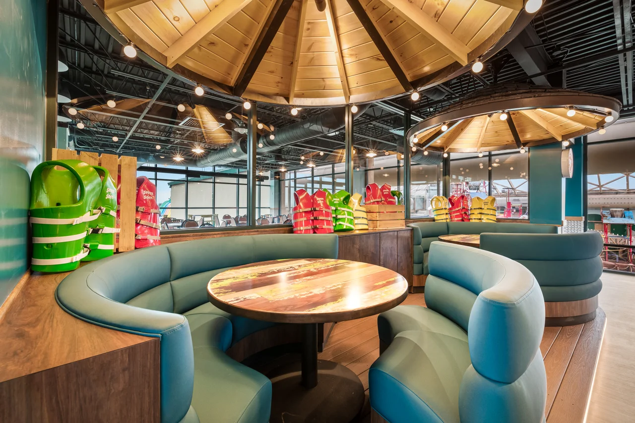 Massanutten splashs bar grill lounge seating 02