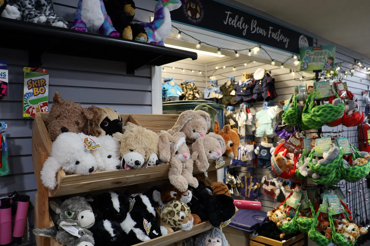 Massanutten the market teddy bear gift display 38