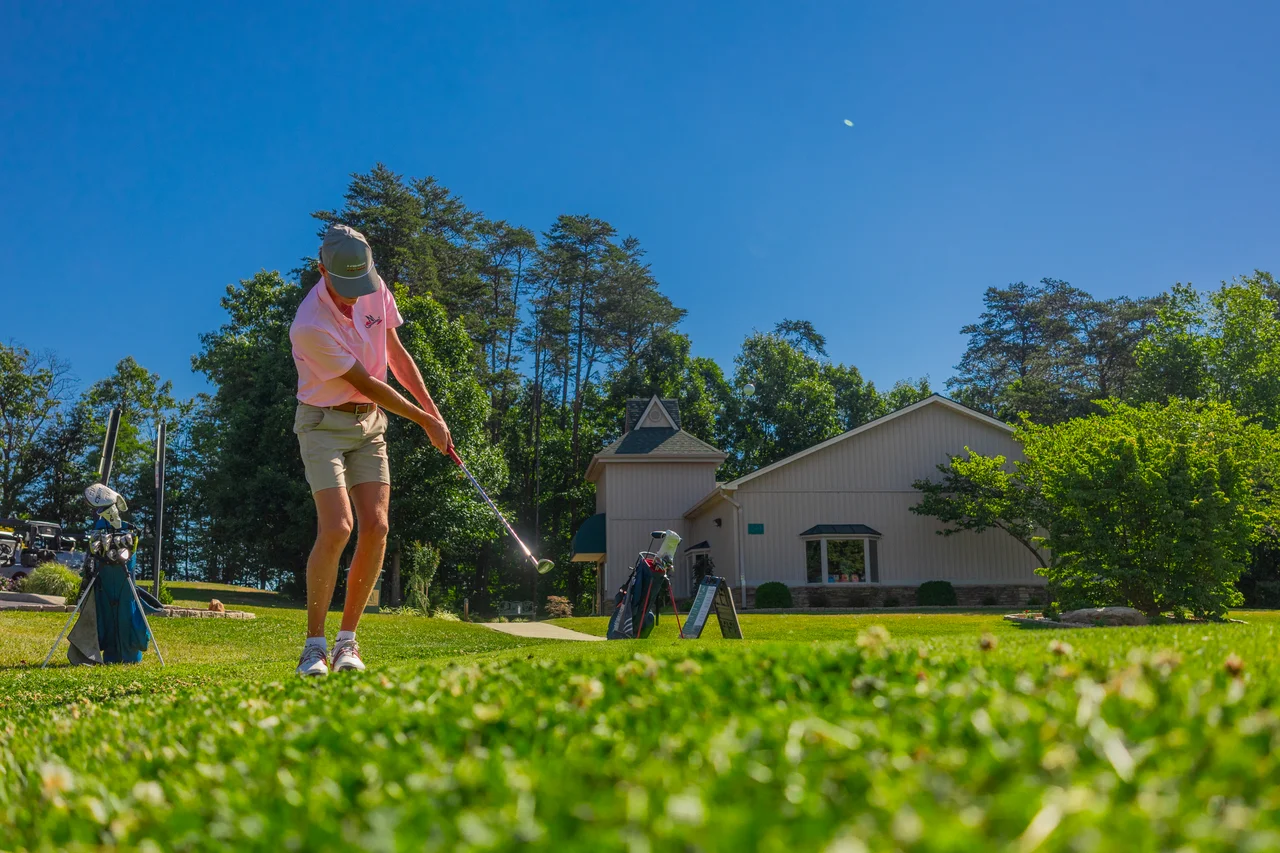 Massanutten woodstone golfer putting near golf shop