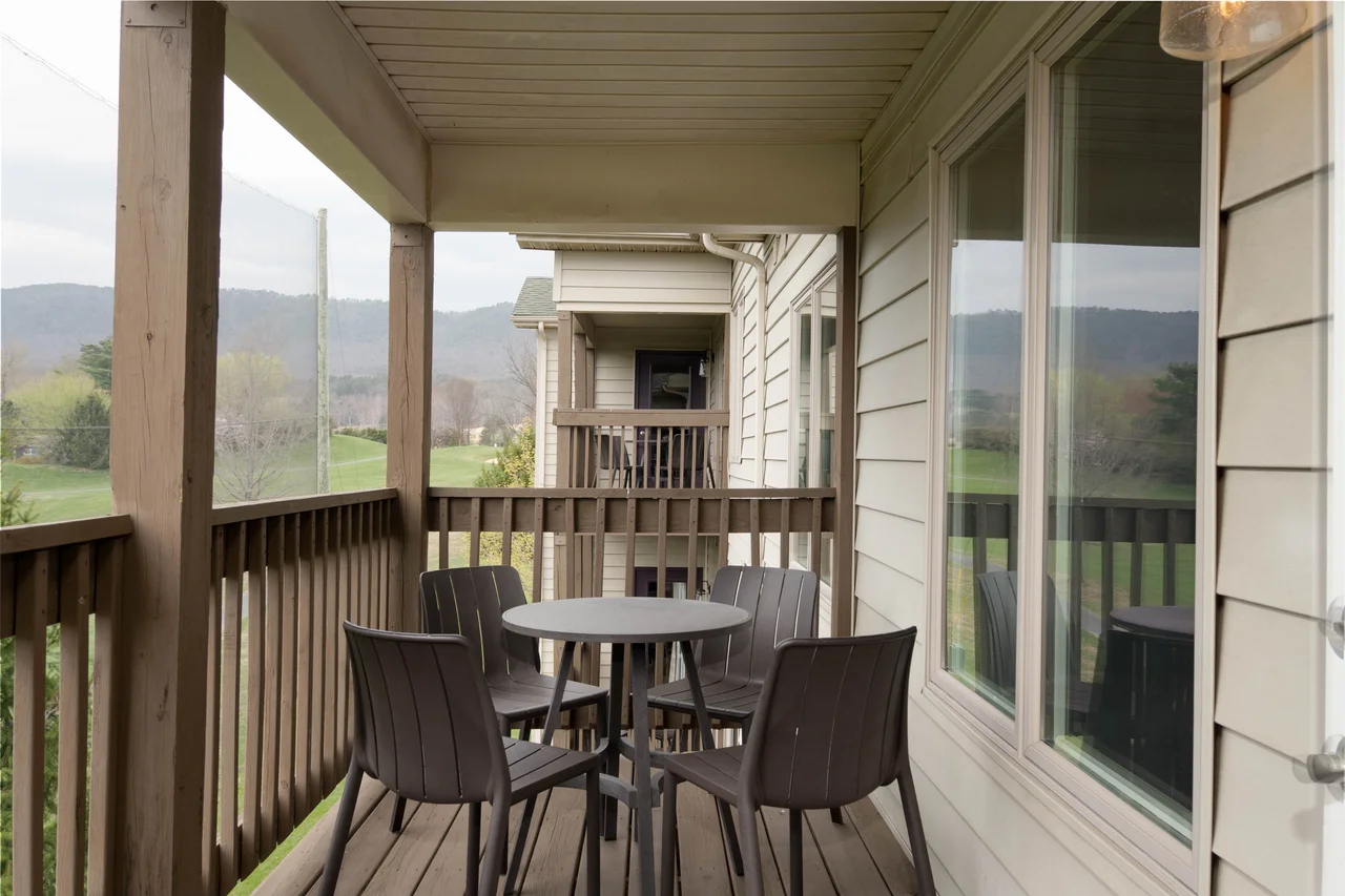 Massanutten woodstone luxury 258p covered balcony seating and mountain view 23