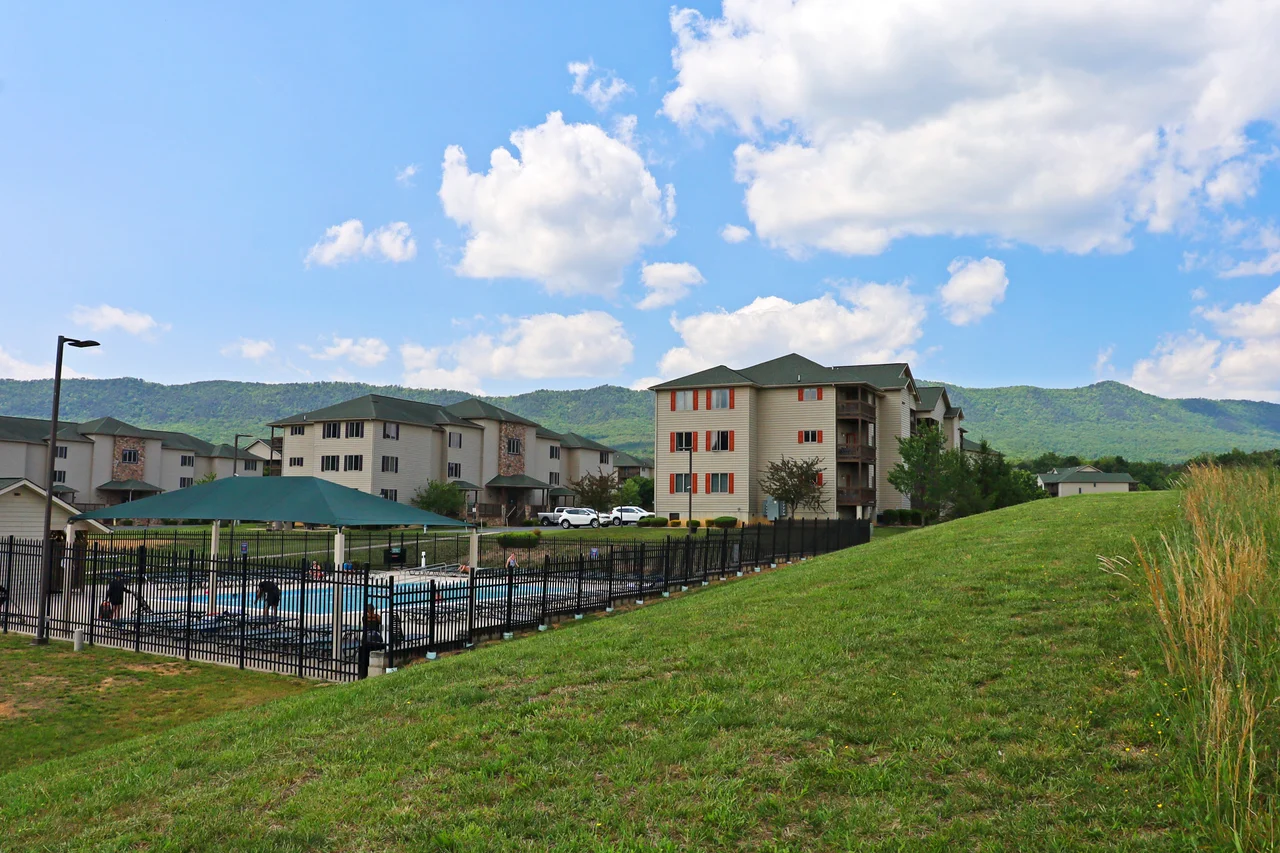 Massanutten woodstone meadows buildings and pool 02